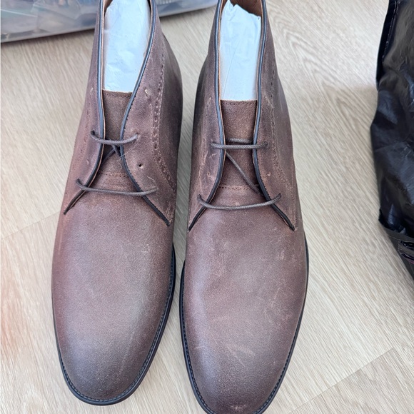 JOHNSTON & MURPHY
Men's Henrick Chukka Boots - Picture 1 of 4